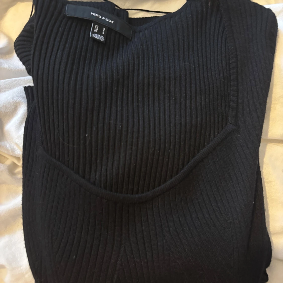 Svart ribbad klänning Vero Moda - 1