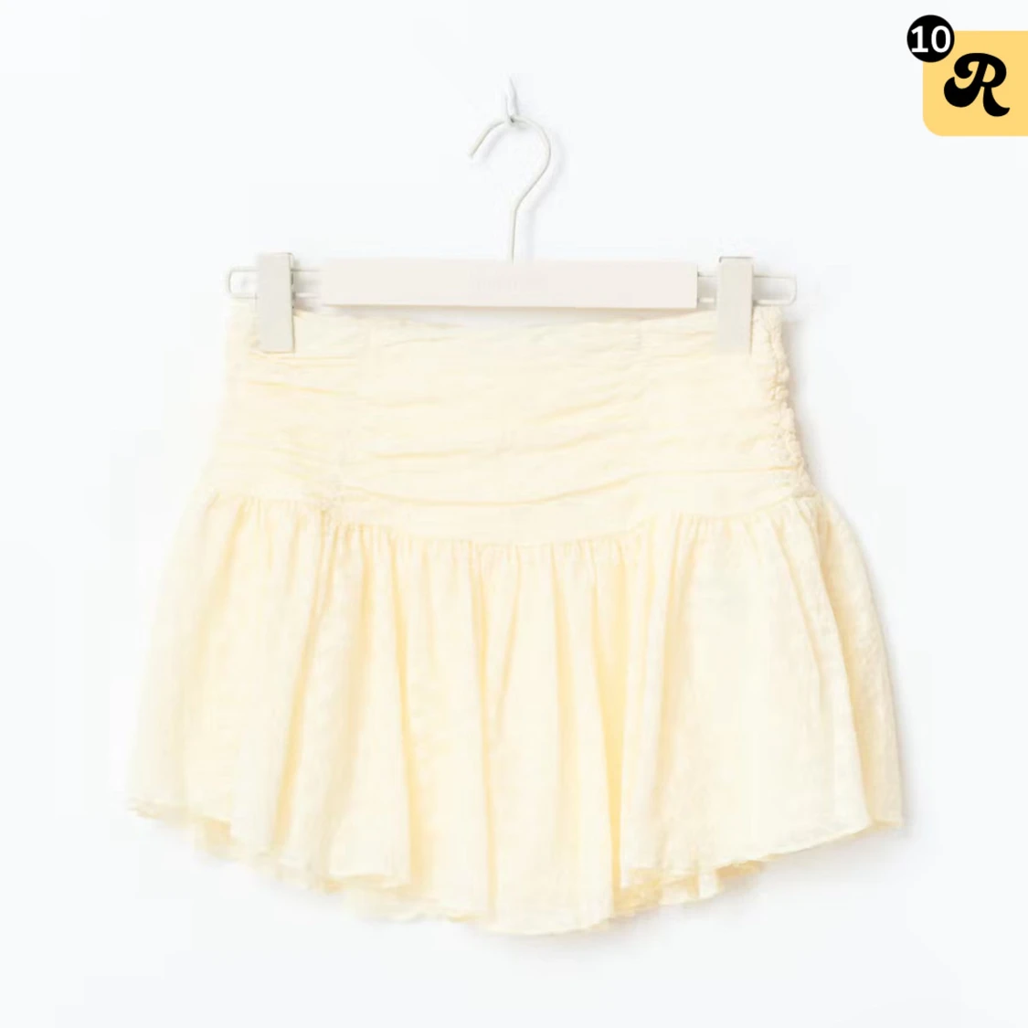 Ljusgul volangkjol i spets