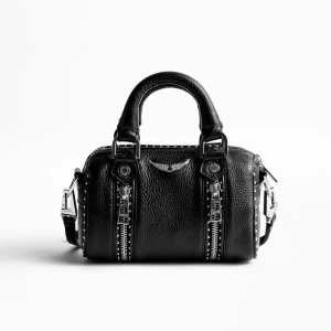 Sunny Nano Studs Bag - INTRESSEKOLL på min svarta handväska från Zadig & Voltaire i äkta skinn med silverfärgade metalldetaljer, dubbla handtag och avtagbar axelrem med broderad logga. Väskan har dekorativa dragkedjor och nitar längs kanterna samt ikonisk vinglogga framtill. 🤎säljer den då den tyvärr inte kommer till användning.  