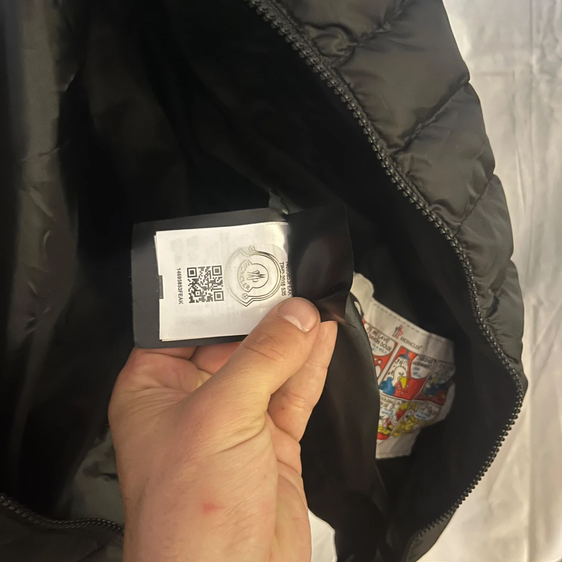 Svart Moncler dunjacka med huva - 4