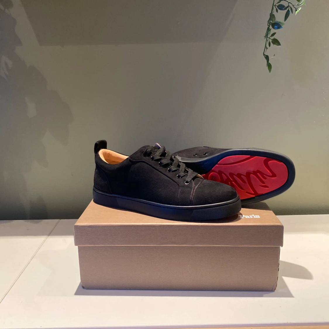 Svarta sneakers från Louboutin