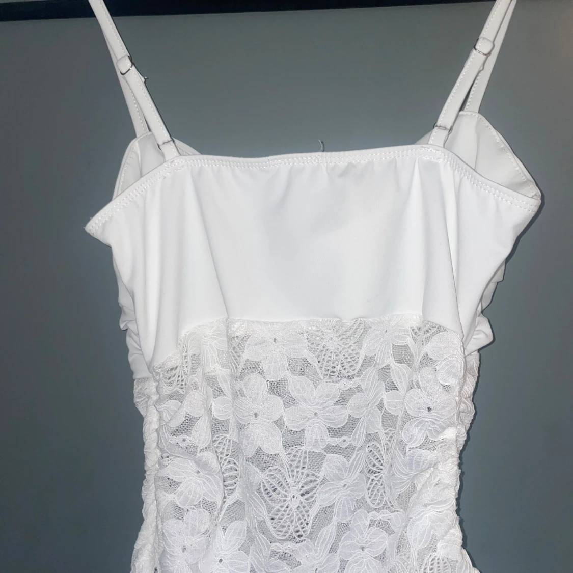 Vit spetsig linnetopp  - 1