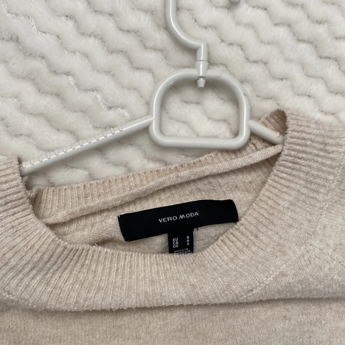 Beige stickad tröja från Vero Moda - 2