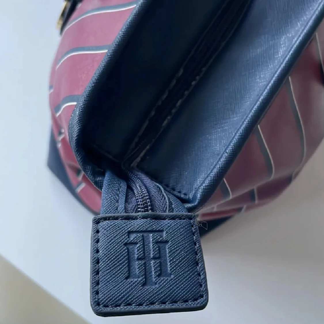 Väska från Tommy Hilfiger - 2