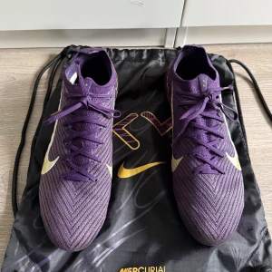  Nike Mercurial fotbollsskor elite mbappe  - Skick 9,4/10 inget fel på skorna. 