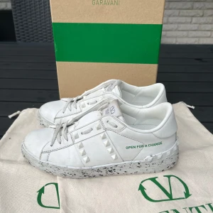 Valentino skor - Valentino skor i bra skick, allt på bilden ingår, storlek Eu 37.