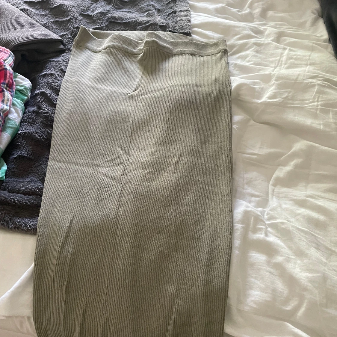 Ljusgrön ribbad kjol - 1