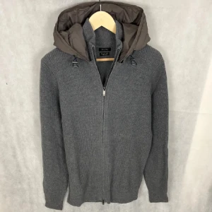 Massimo dutti cardigan  - Mycket fint skick | Size L men passar också M | fraktar spårbart inom 24 timmar |  för att köpa klicka ” köp nu” | vid frågor skriv ett meddelande |