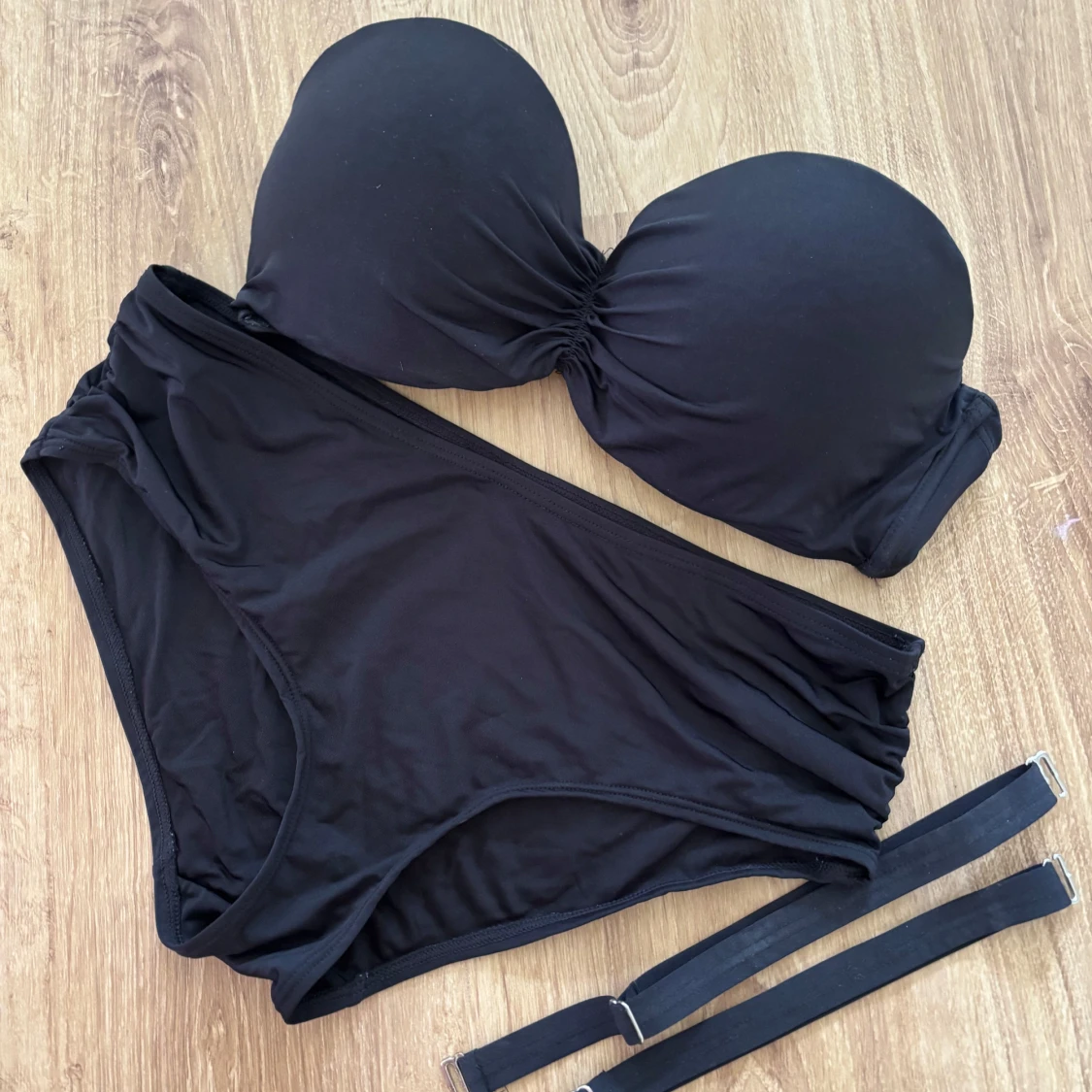 Svart bandeau bikini från Ellos