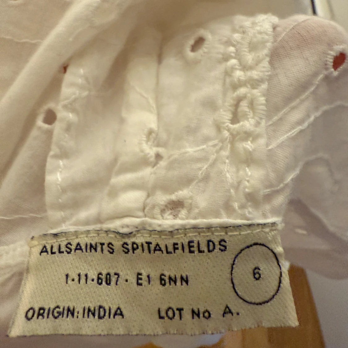 Vit broderad klänning AllSaints - 2