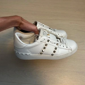 Valentino Garavani  - Säljer mina så fina Valentino Garavani skor, storlek 37,5❤️