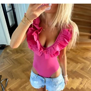 Snygg rosa body - snygg eftertraktad body från Zara, använd fåtal gånger🩷