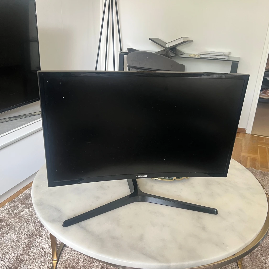 En 144hz 24 tum samsungskärm  - 3