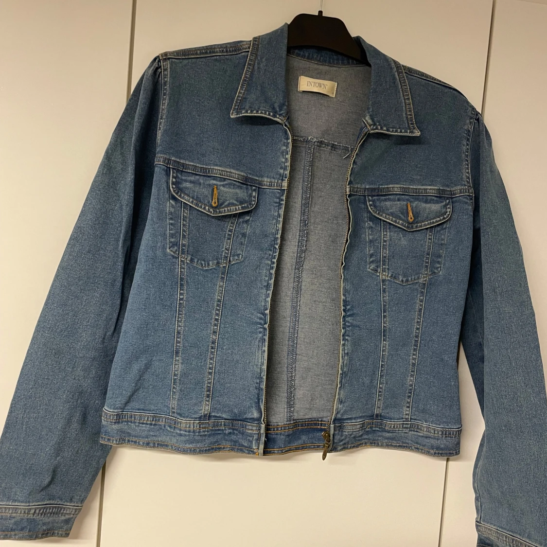 Klassisk jeansjacka från Intown