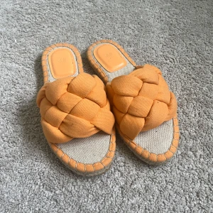 SOMMARTOFFLOR - Så söta tofflor perfekta till sommaren! Aldrig använda!