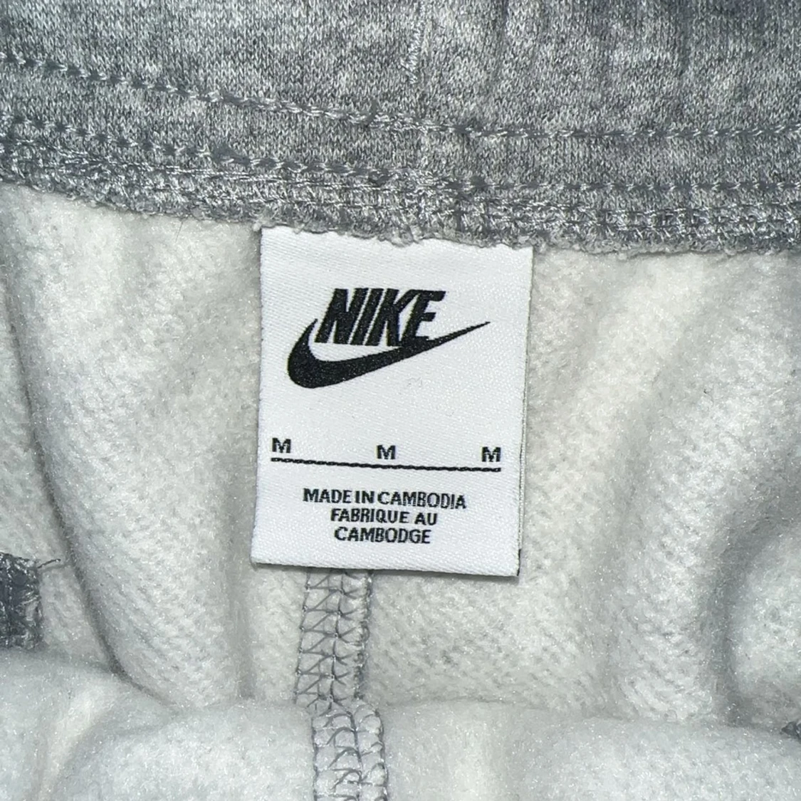 Grå mjukisbyxor från Nike, storlek M - 2