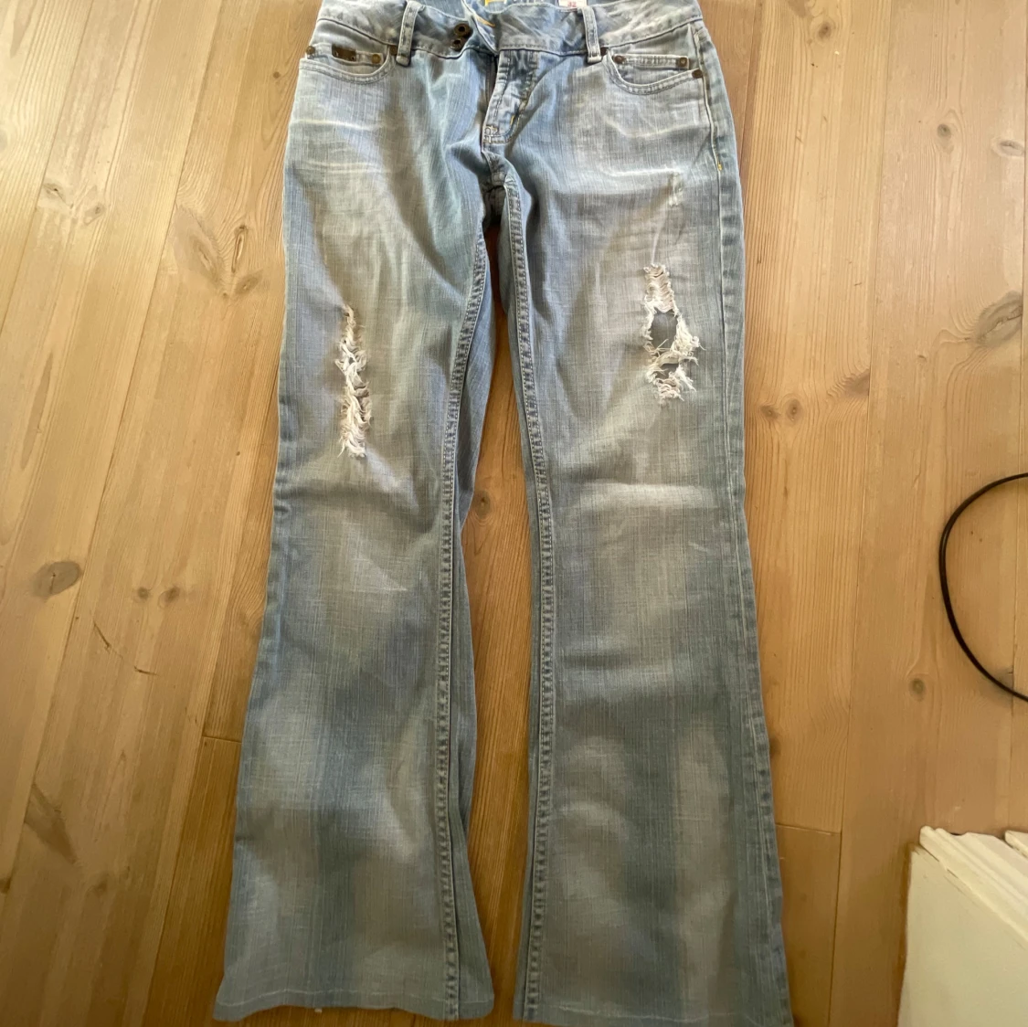 Ljusblå bootcut jeans från Reporter