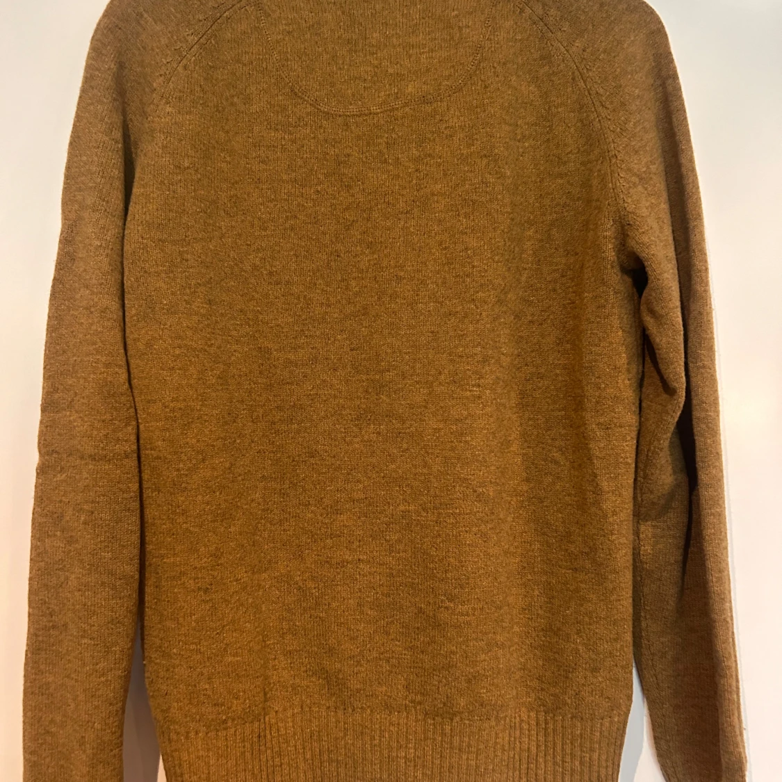 ”Senapsgul” stickad ulltröja från Lundhags - 1