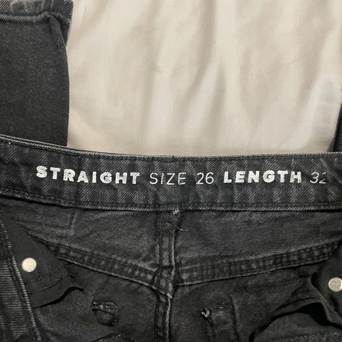 Svarta straight jeans i storlek 26/32 - 1