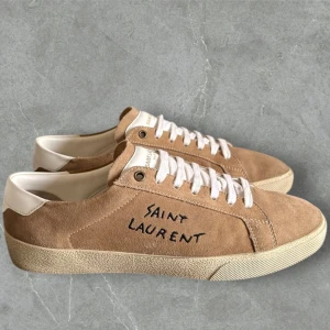 Saint Laurent skor - Saint Lauren court classic | Skick 9,8/10 (använda ca 1 gång |  storlek 41 (passar 42) | Endast skorna kommer med | möts i Stockholm C | skriv i dm för frågor etc 