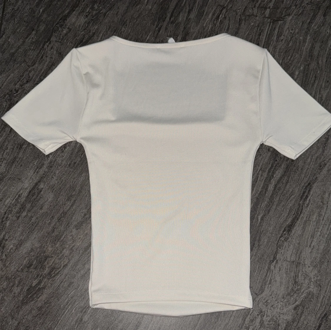 Vit kortärmad topp från Amisu - 1