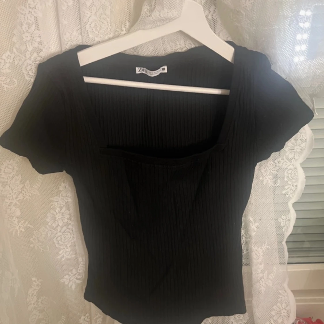 Svart ribbad topp från Zara