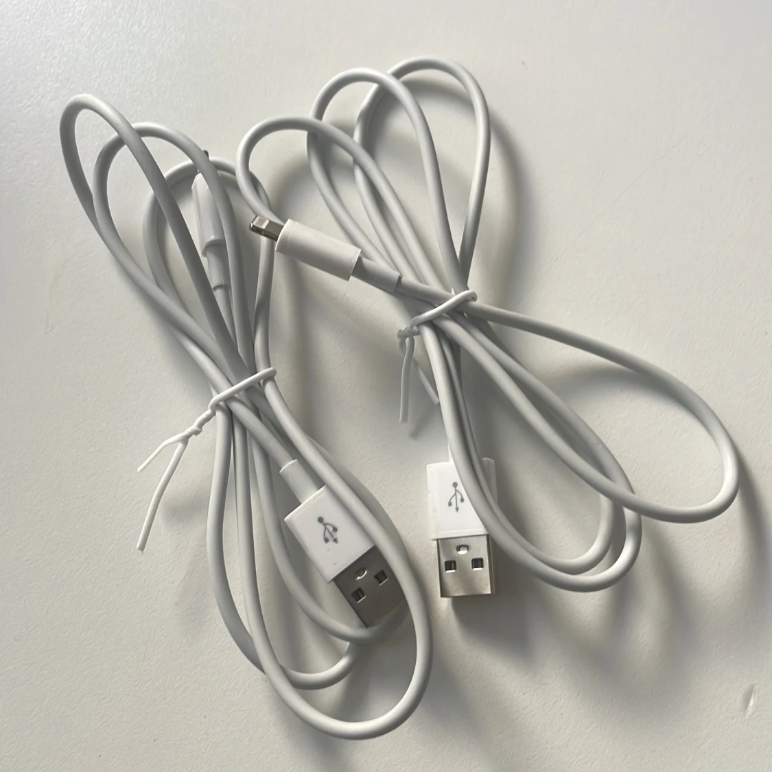 ny & oanvänd iPhone-laddare 1m (Lightning-USB, 2-pack)