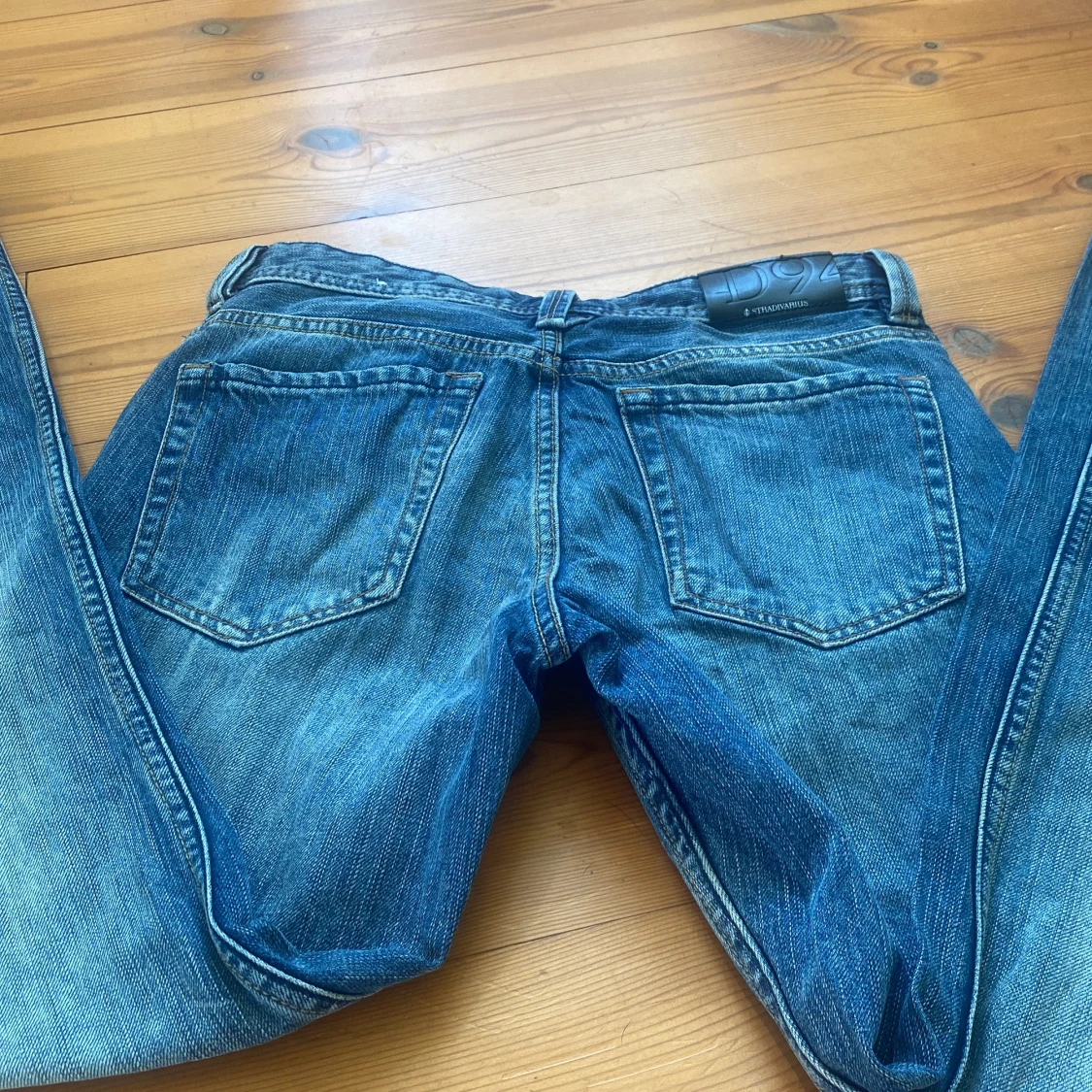 Blå jeans med bootcut - 1