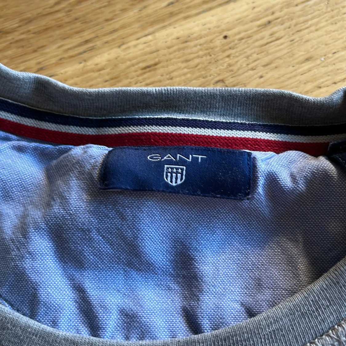 Grå sweatshirt från GANT - 3