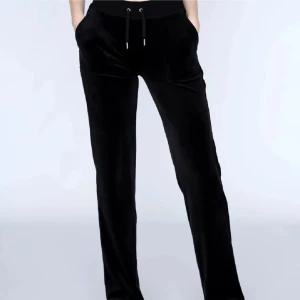 Juicy couture - Svarta juicy couture velour byxor, aldrig använda.