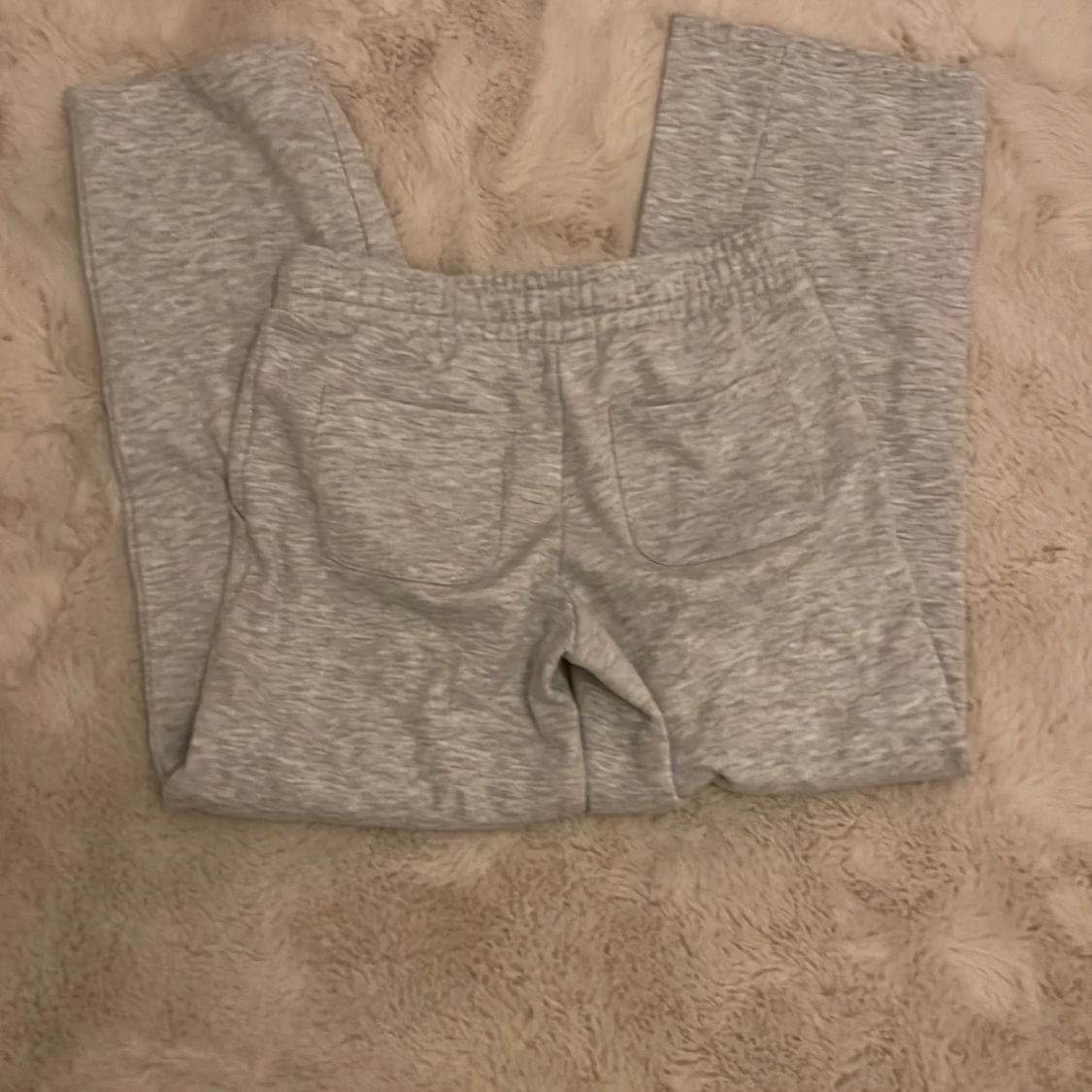 Grå mjukisbyxor med dragsko - 1