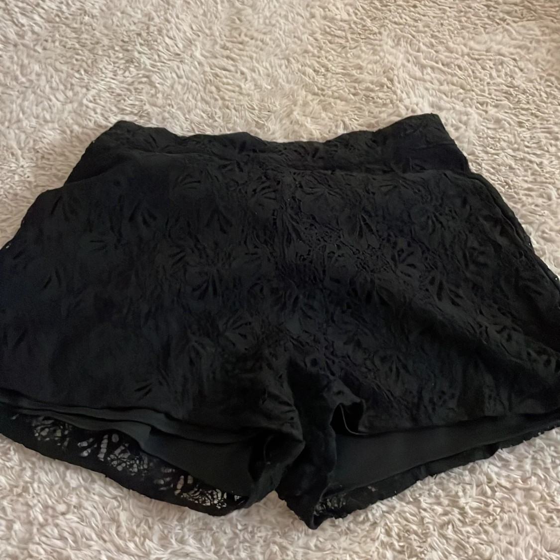 Svarta spets shorts från Lindex