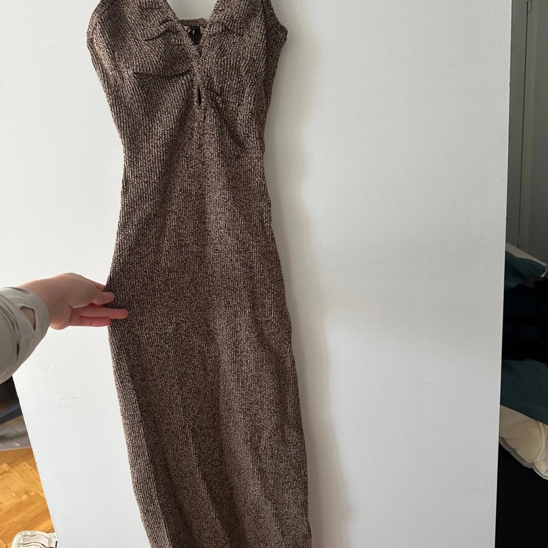 Brun stickad klänning från ADOORE