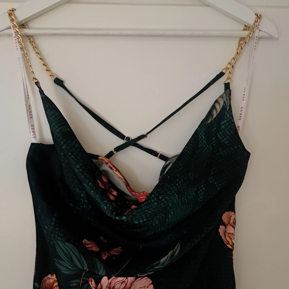 Blommig klänning från Guess - 1