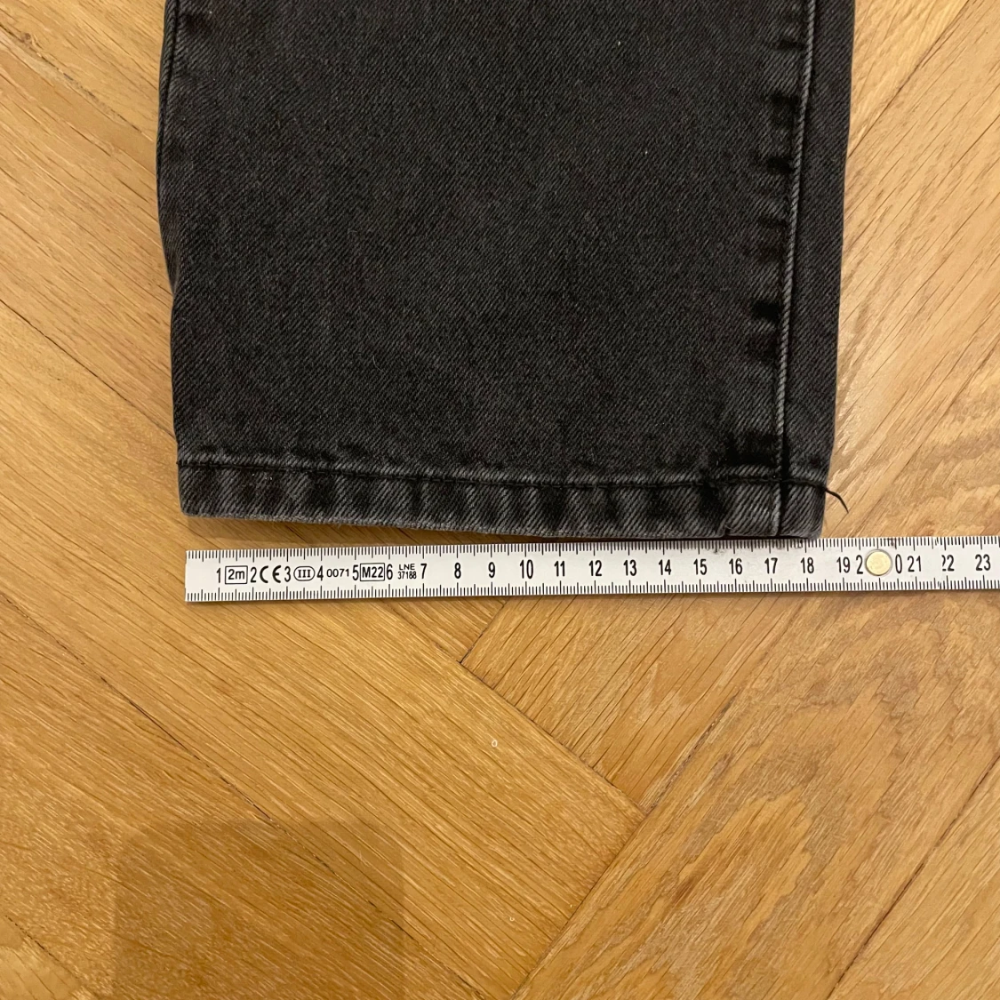 Stilrena gråa jeans - 4