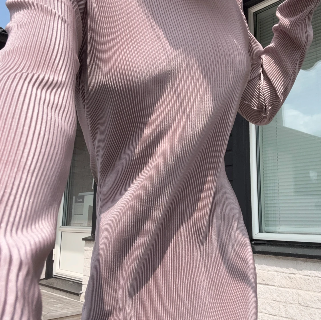 Ljuslila ribbad kortklänning - 2