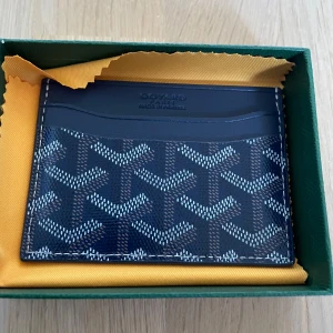 Plånbok - Skick: 10/10, pris 300kr. Fraktar samma dag! Skriv vid fler funderingar🔥Allt på bilden medföljer.