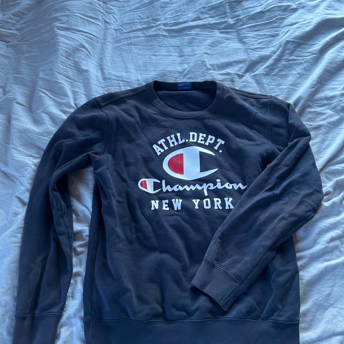 Mörkblå sweatshirt från Champion