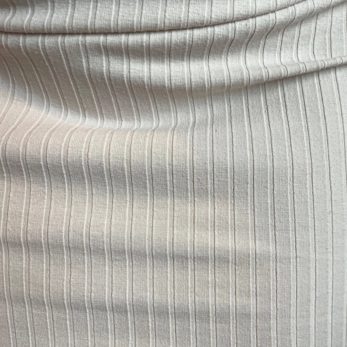 Beige ribbad kortklänning - 2