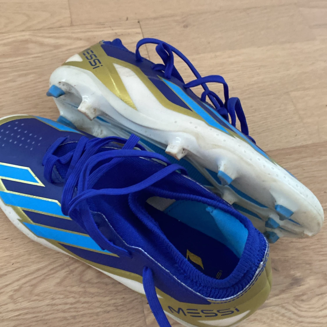 Adidas Messi blå fotbollsskor använt 1 gång och mycket bra skick  - 3