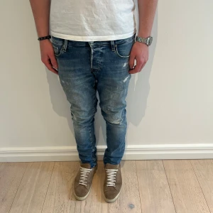 Jack & Jones jeans  - Jack & Jones jeans | Skick - 9/10 | Size - 32/32 |  Fraktar via postnord eller instabox på köparens bekostnad | Hör av dig vid minsta fråga eller fundering // RDL