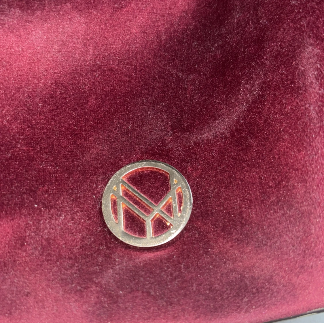 Vinröd axelväska i sammet från NYPD - 4