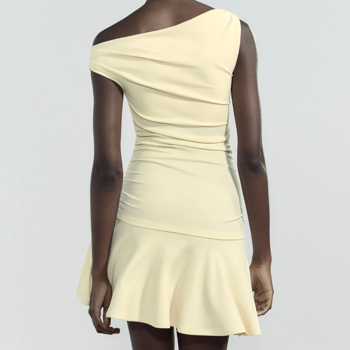 Ljusgul one shoulder från Zara - 1