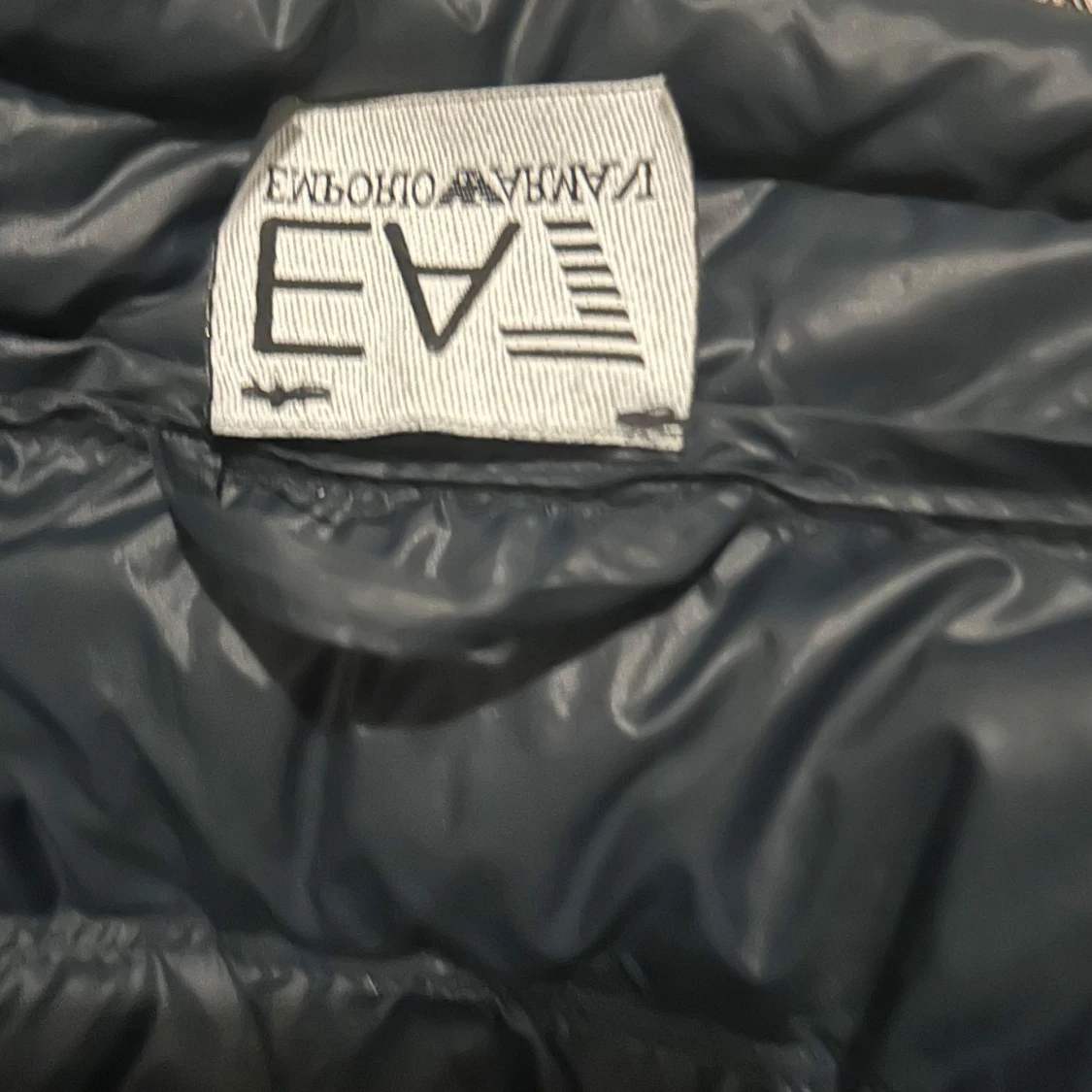 Mörkgrön dunväst från Emporio Armani - 2