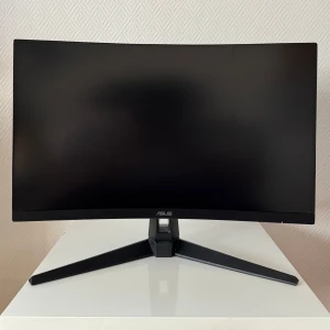 Asus Tuf Gaming 27-tums full HD - Säljer min TUF Gaming VG27VH1B spelskärm – 27-tums Full HD (1920x1080), 165 Hz (över 144 Hz), Extreme Low Motion Blur™, Adaptive-sync, FreeSync™ Premium, 1 ms (MPRT), böjd  Avhämtning i Visby Gotland och du får gärna komma och kolla på den först också . Går även att leverera hem den till dig (extra kostnad)