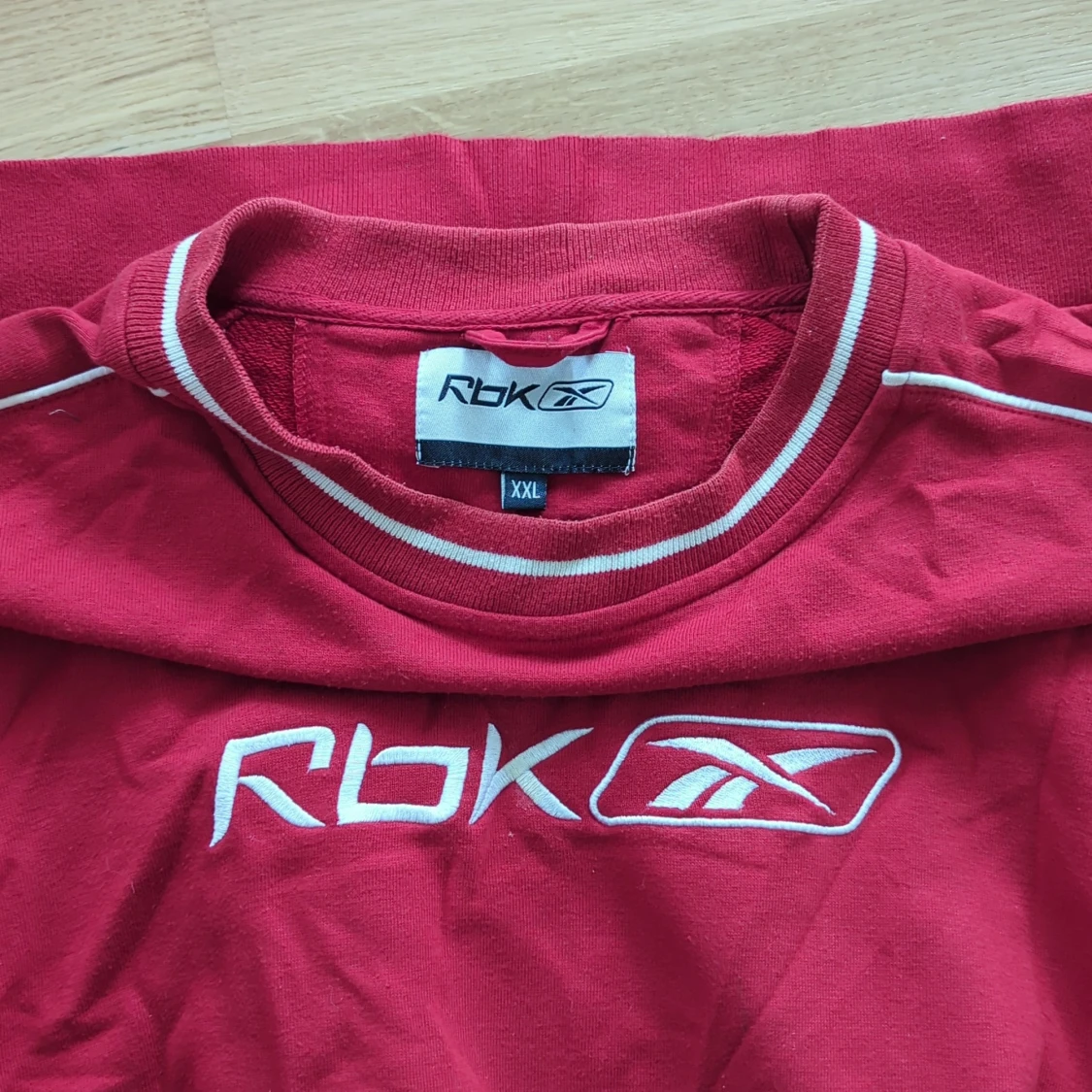 Röd crewneck från Reebok XXL - 3