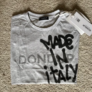 Dondup T-shirt - Dondup T-shirt made in italy | helt ny storlek small.