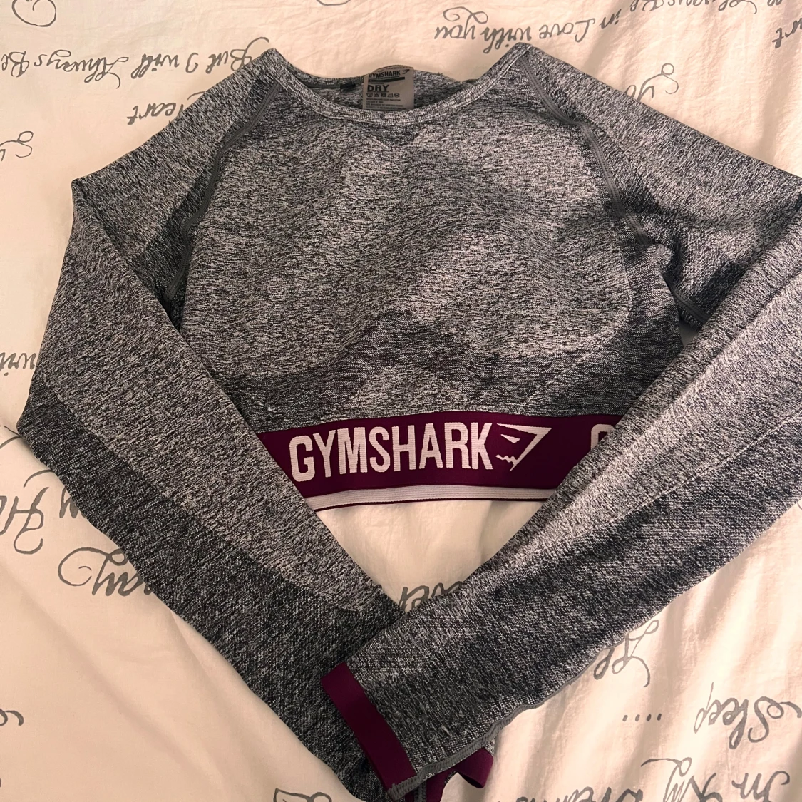 Grå croppad tröja från Gymshark