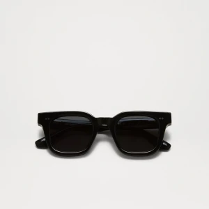 Chimi 04 svart  - Säljer mina Chimi 04 i svart med mörkt glas. Bra skick ❤️nypris: 1400 kr