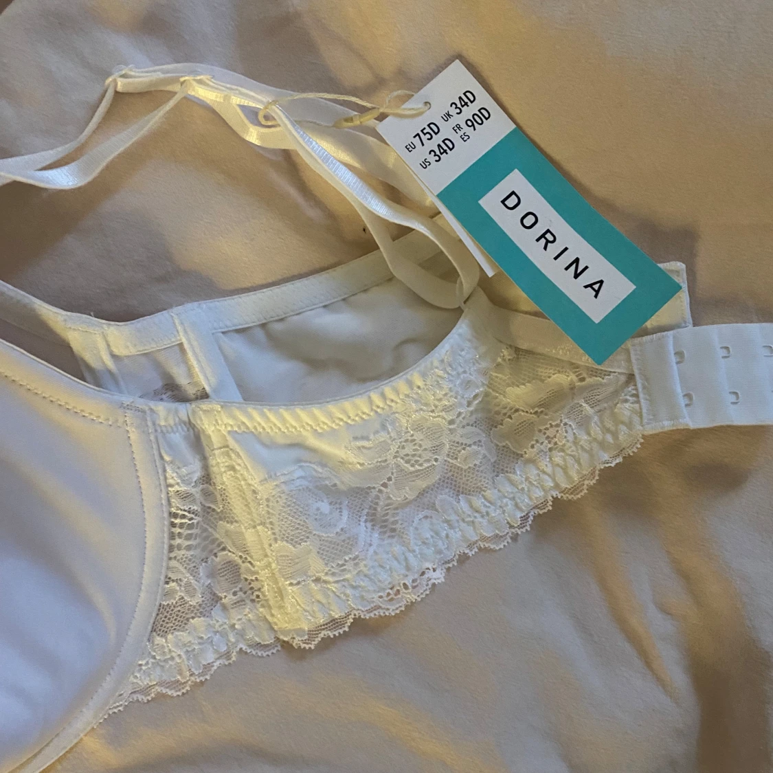 Vit spets-bh från Dorina - 1